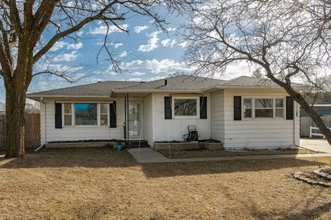 2302 Pearl Ct SE, Rochester, MN 55904
