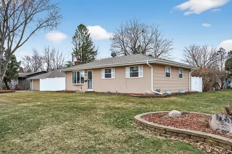 8806 18th Ave S, Bloomington, MN 55425