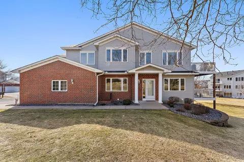 20059 Homestead Ct, Lakeville, MN 55044