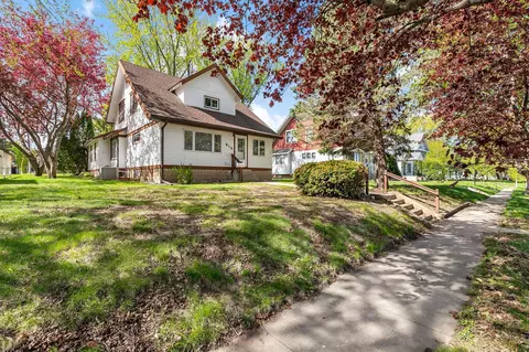 615 7th St, Kenyon, MN 55946