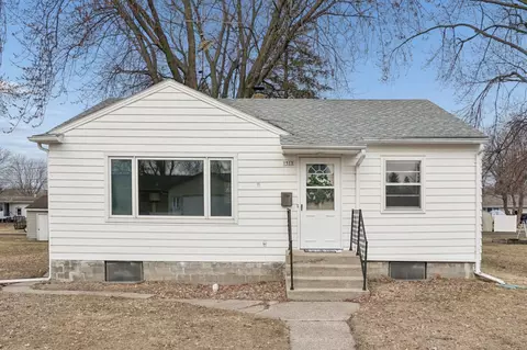 1513 Armstrong Ave N, Glencoe, MN 55336