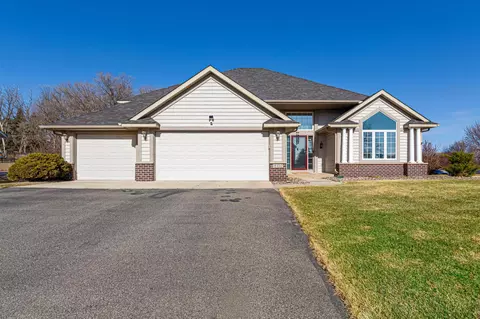 16450 Griffon Ln, Lakeville, MN 55044