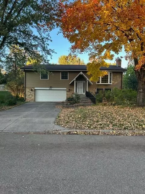 6055 Scenic Rd, Minnetonka, MN 55345