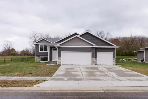6786 Gaillardia Dr NW, Rochester, MN 55901