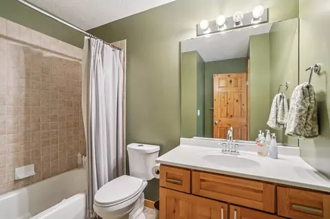 Bath - 5769 Sunset Rd, Mound, MN 55364 photo 4 of 5