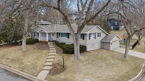 5636 Interlachen Cir, Edina, MN 55436