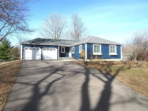 6680 Nez Perce Dr, Chanhassen, MN 55317