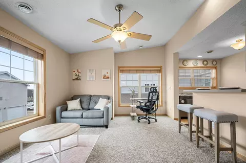 2923 Hemingway Dr, Chaska, MN 55318