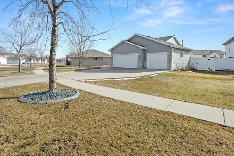 Exterior - 4512 44th St S, Fargo, ND 58104 photo 6 of 7