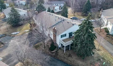 1711 W 140th St, Burnsville, MN 55337