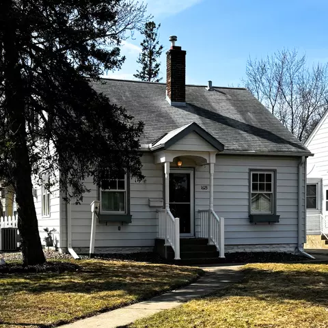 1623 Dunlap St N, Saint Paul, MN 55108