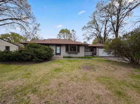 8615 Virginia Cir N, Saint Louis Park, MN 55426