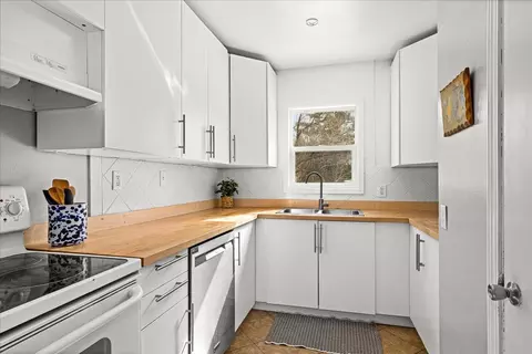 Kitchen - 116 E Wabasha St, Duluth, MN 55803 photo 1 of 3