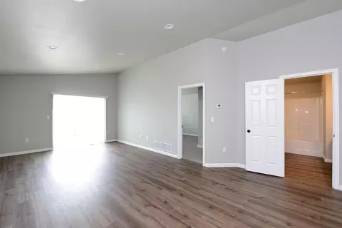 Living - 153 Pine Ave, Mapleton, ND 58059 photo 3 of 4