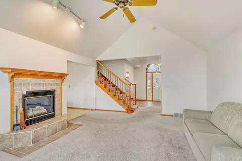 Living - 408 11th St NE, Barnesville, MN 56514 photo 2 of 3
