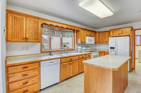 Kitchen - 408 11th St NE, Barnesville, MN 56514 photo 4 of 4