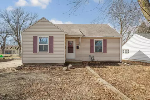 1042 S Oak Ave, Owatonna, MN 55060