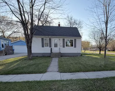 1630 14th St S, Fargo, ND 58103