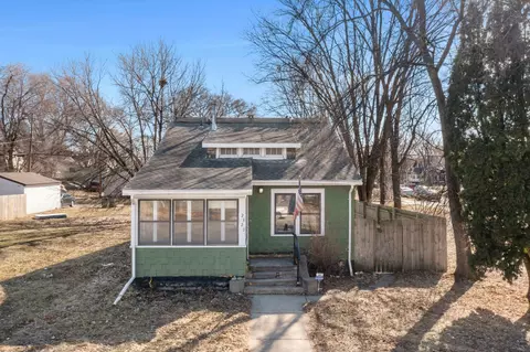 2323 Golden Valley Rd, Minneapolis, MN 55411