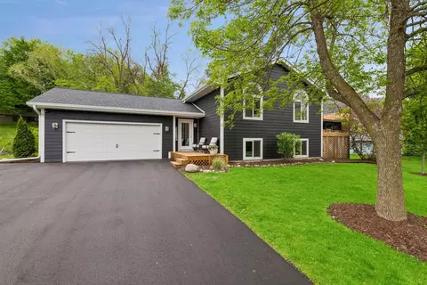 125 Wildhurst Rd, Waconia, MN 55387