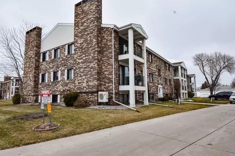 311 Prairiewood Cir S #106, Fargo, ND 58103
