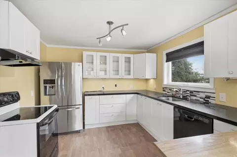 Kitchen - 1305 Spruce Pl, Mound, MN 55364 photo 1 of 3
