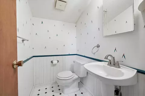 Bath - 1305 Spruce Pl, Mound, MN 55364 photo 3 of 3