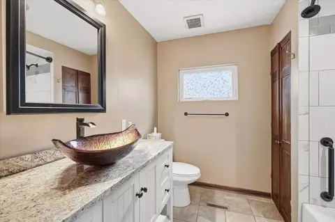 Bath - 1305 Spruce Pl, Mound, MN 55364 photo 1 of 3