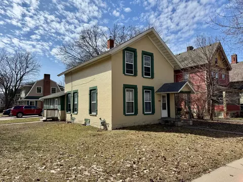 403 W Broadway St, Winona, MN 55987