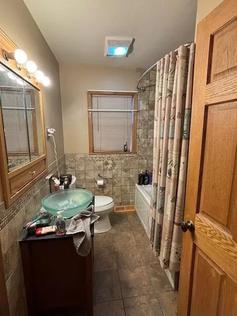 Bath - 348 14th St SE, Willmar, MN 56201 photo 1 of 2