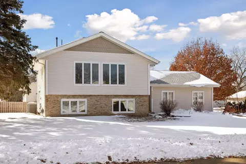 2301 E 121st St, Burnsville, MN 55337