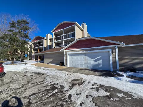 7600 157th St W #205, Apple Valley, MN 55124