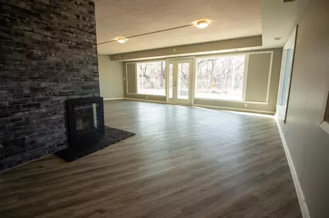 Living - 501 Seabury Ln, Faribault, MN 55021 photo 4 of 5