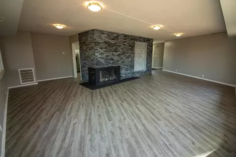 Living - 501 Seabury Ln, Faribault, MN 55021 photo 2 of 5