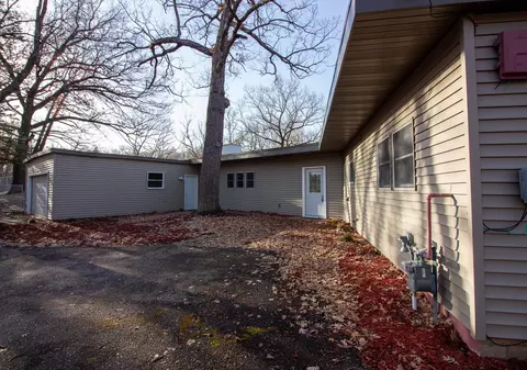 Exterior - 501 Seabury Ln, Faribault, MN 55021 photo 3 of 8