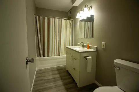 Bath - 501 Seabury Ln, Faribault, MN 55021 photo 6 of 7