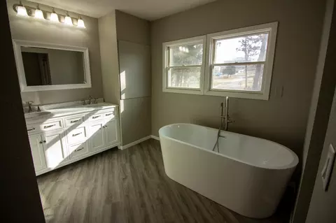 Bath - 501 Seabury Ln, Faribault, MN 55021 photo 1 of 7
