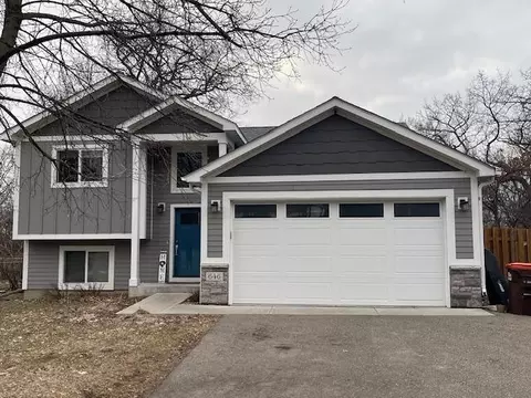 646 Grafton Ave N, Oakdale, MN 55128
