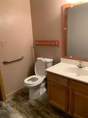 Bath - 31 Chestnut St E # 4, Trimont, MN 56176 photo 2 of 4