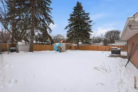 Exterior - 1109 13th Ave SW, Willmar, MN 56201 photo 5 of 9