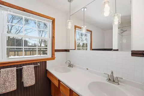 Bath - 1109 13th Ave SW, Willmar, MN 56201 photo 2 of 3