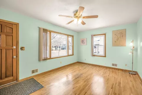 327 20th Ave N, Saint Cloud, MN 56303