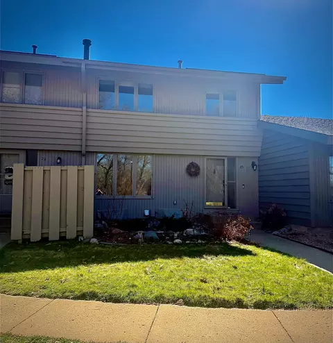 25 Walden St, Burnsville, MN 55337