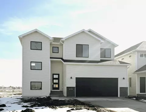 6704 32 St S, Fargo, ND 58104