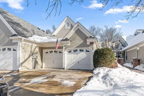 1217 Pond View Ln, White Bear Lake, MN 55110