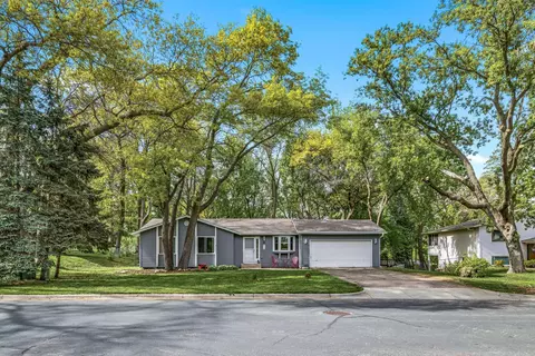 316 E 135th St, Burnsville, MN 55337