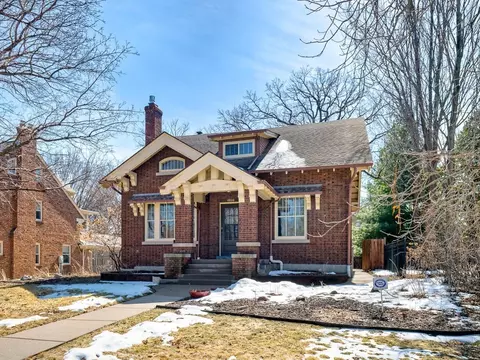 1866 Summit Ave, Saint Paul, MN 55105