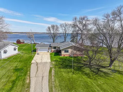 208 King St W, Osakis, MN 56360