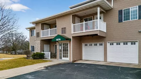 1976 29th Pl NW #104, Rochester, MN 55901
