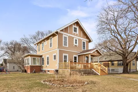 526 8th St E, Glencoe, MN 55336